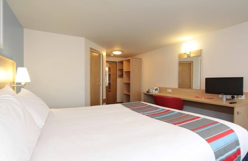 Pontlliw and Tircoed Hotel | Travelodge Swansea M4