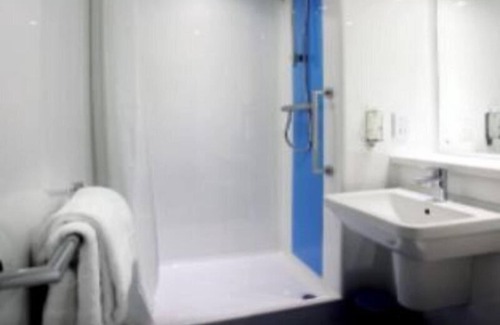 Pontlliw and Tircoed Hotel | Travelodge Swansea M4