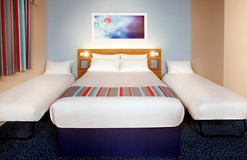 Pontlliw and Tircoed Hotel | Travelodge Swansea M4