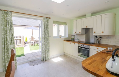 Sibford Gower Cottage | TREACLE COTTAGE, pet friendly, luxury holiday cottage in Tysoe