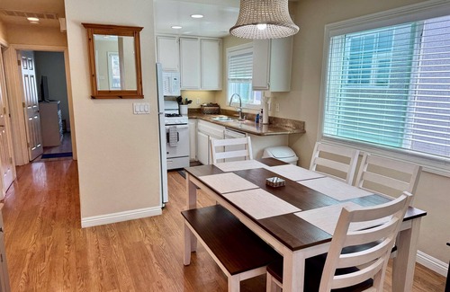 West Newport Condo | Treasured Delight* Exclusive Patio * Clean* Upstairs Unit *4 houses to sand