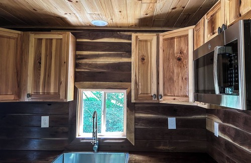 Benezette Cabin | Tree House + Wi-Fi +kitchen +bathroom +2 bedrooms