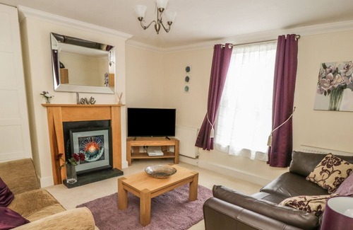 Ripon Cottage | TREE TOP COTTAGE, pet friendly, with open fire in Ripon