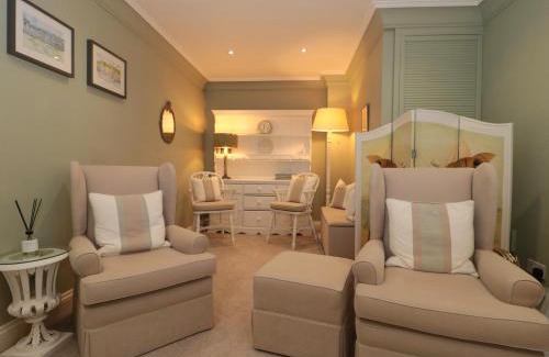 Broadway Apartment | Tree Tops