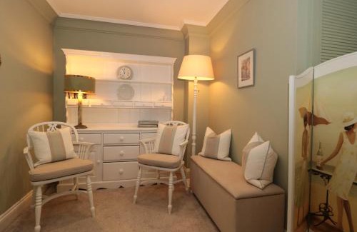 Broadway Apartment | Tree Tops