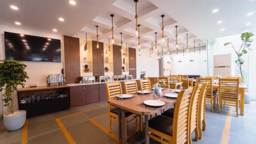 Katpadi Hotel | Treebo Kingsbury Fiesta Vellore