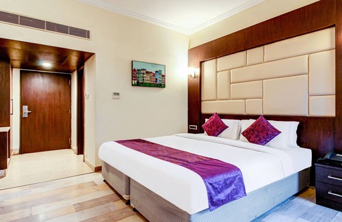 Lakdi Ka Pul Hotel | Treebo Trend Wood Bridge