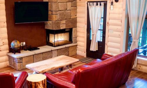 Millersburg House | Treehouse #6 by Amish Country Lodging