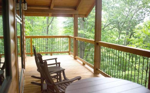 Millersburg House | Treehouse #6 by Amish Country Lodging