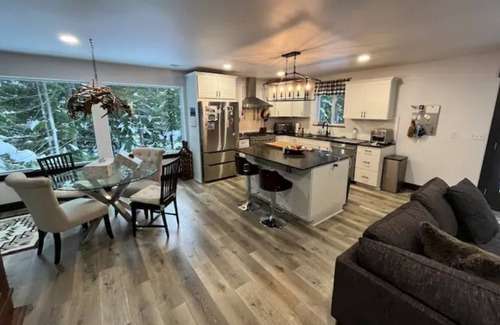 Snoqualmie Pass House | TreeHouse at Summit Snoqualmie Ski & Bike Resort