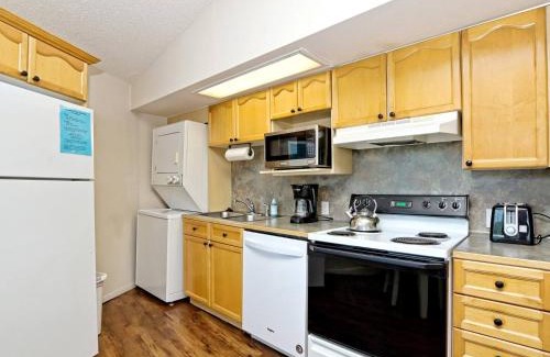 Lakeway House | Treehouse Bungalow - Community Poolhot Tub #12