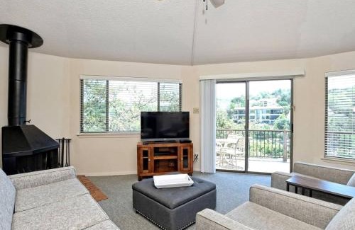 Lakeway House | Treehouse Bungalow With Community Poolhot Tub 16