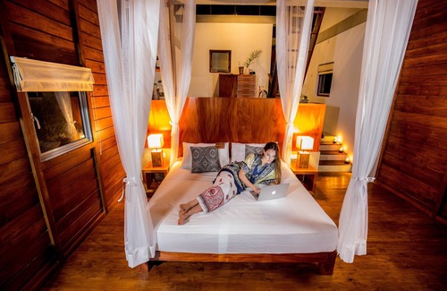 Imbulpe Hotel | Treehouse Chalets