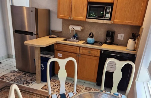 Old Town Condo | Treehouse Condo 2nd Floor Balcony sleeps 6 free parking