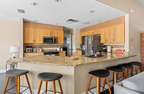 Bradenton House | Treehouse Fun Waterfront Heated Pool Hot Tub