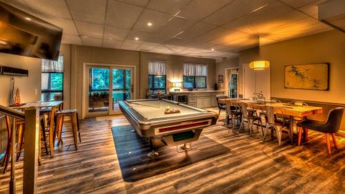 Blairsville House | Treehouse on the Lake