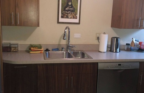 City Park Apartment | Treehouse Suite in Healing Center, City Park West, with Courtyard and Wi-Fi.