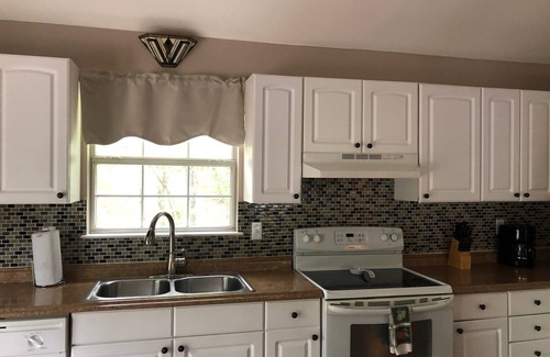 Pottsboro House | TREES AND DECKS AND TOTALLY UPDATED 2 BEDROOM COTTAGE