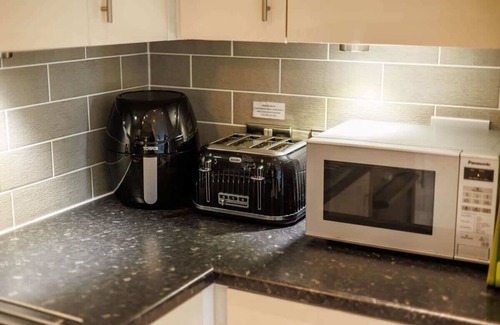 Poole Apartment | Treetops - Moments from Poole Quay