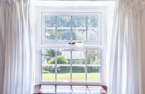 Gorran Haven House | Tregarth, spacious accommodation located in an extended cottage just a 5 minute walk from Gorran Haven