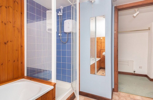 Gorran Haven House | Tregarth, spacious accommodation located in an extended cottage just a 5 minute walk from Gorran Haven