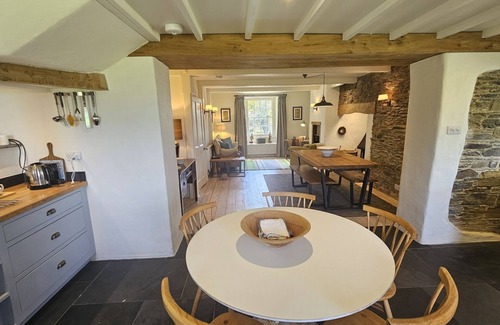 Ruan High Lanes Cottage | Tregongon House - a holiday home that sleeps 13 guests in 6 bedrooms