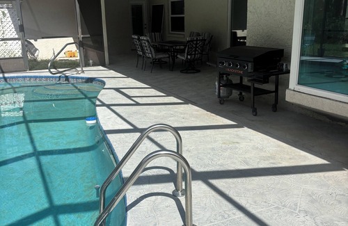 Riverhaven Village House | Tremendous 3-bedroom pool house in Homosassa 2600 sq ft executive home.