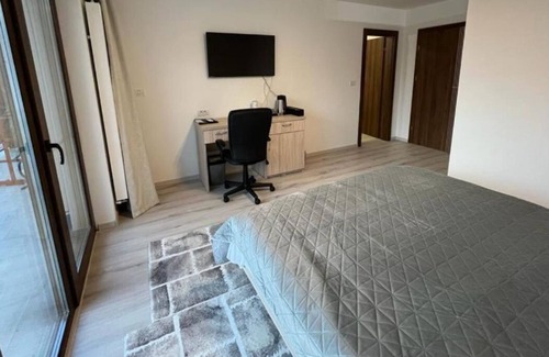 Arad House | Trend - Room 3 - Nice Room with pool and garden, just 10 min walk to downtown