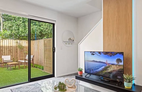 Mount Albert House | Trendy 2 Bed Accommodation