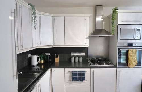 Bunhill Apartment | Trendy 4- bed Apartment in London w/balcony & lift, walking distance to tube