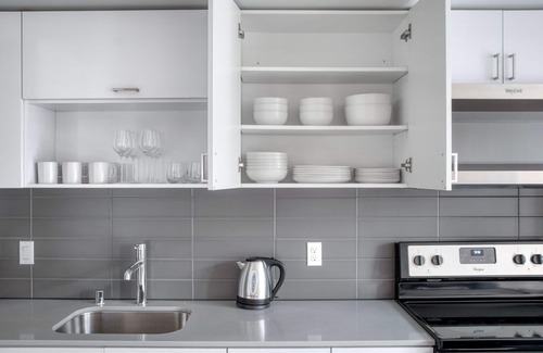 Wilburton Apartment | Trendy Bellevue Studio w/Gym & Lounge, nr Shopping, by Blueground