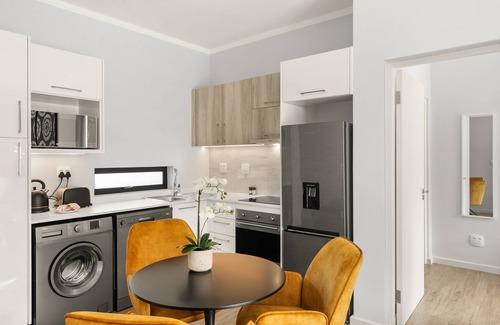 Greater Johannesburg Metropolitan Area Apartment | Trendy | Brand New | 2 Bed | Rosebank