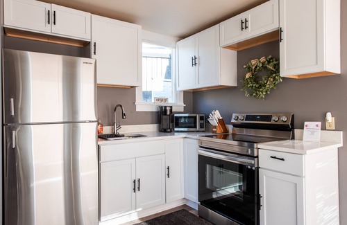 Cherokee Triangle Condo | Trendy Condo walking Distance to Bars, Restaurants, and Coffee Shop