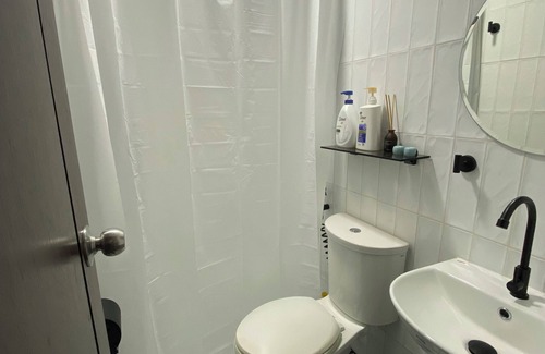 Bangkal House | Trendy Condominuim Makati