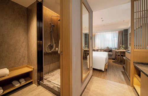 Panyu Hotel | Trendy Romantic Hotel Guangzhou Panyu Qiaonan Aoyuan Plaza Branch - Free Deliver Service to Canton Fair Complex During Canton Fair Period