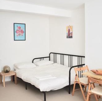 Kemptown Apartment | Trendy Studio Flat in Kemptown Village