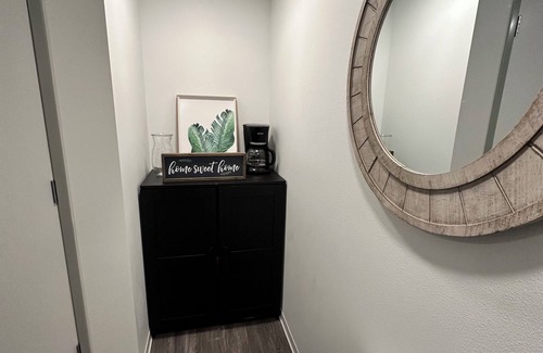 Hilltop Condo | Trendy Vaulted Ceiling Loft in Downtown Center