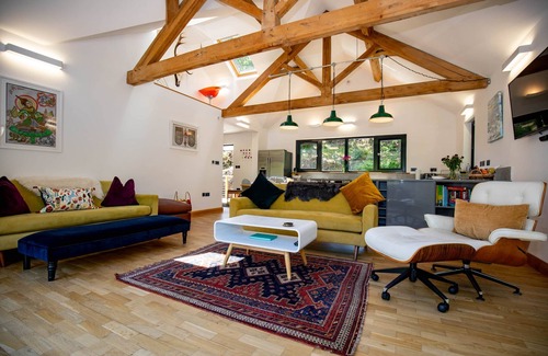 Truro House | Tresillian Lodge *Sauna*Hot Tub*Waterfront*privacy*Woodland*River*Beaches*nature