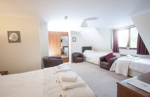 Nevern Hotel | Trewern Arms Hotel