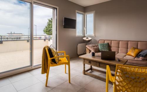 Saint-Come-de-Fresne Apartment | Tribord, appt avec terrasse et vue mer, parking