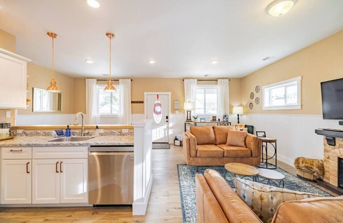 Anaconda Cottage | Trick-or-Treat, Smell my . . .?! Spooky Season in Goosetown