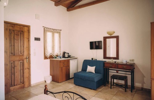 Ilida Apartment | Trikalioti's Lush Estate Apt Arethousa, Palouki, Greece