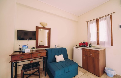 Ilida Apartment | Trikalioti's Lush Estate Apt Artemis, Palouki, Greece