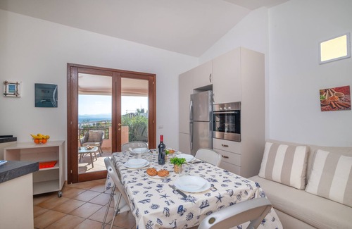 Baia Caddinas Apartment | Trilocale Baja Caddinas Dani, Golfo Aranci, Italy
