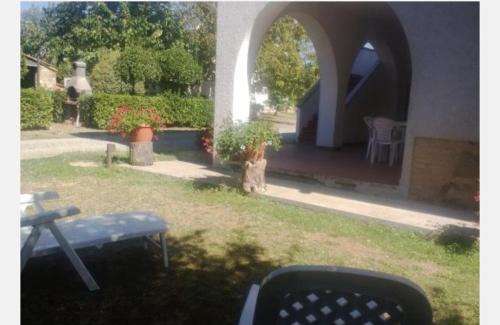 Cecina Apartment | trilocale in campagna con giardino "ROSSO"