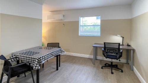 Iona House | TriLuxe Inn & Studios