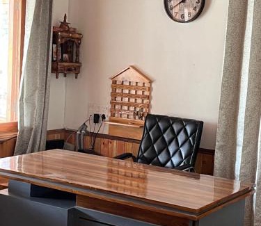Jagatsukh Bed & Breakfast | Trimurti B&B