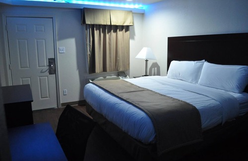 Cedar Crest Hotel | Trinity Suites Downtown Dallas