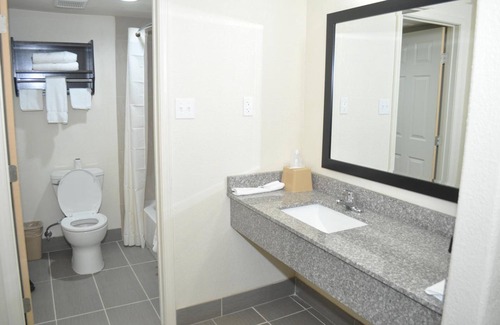 Cedar Crest Hotel | Trinity Suites Downtown Dallas