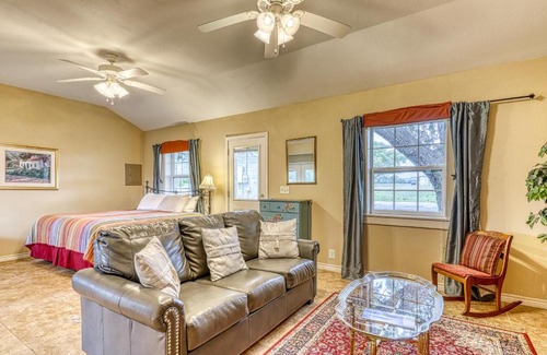 Fredericksburg Hotel | Triple Creek Cottage